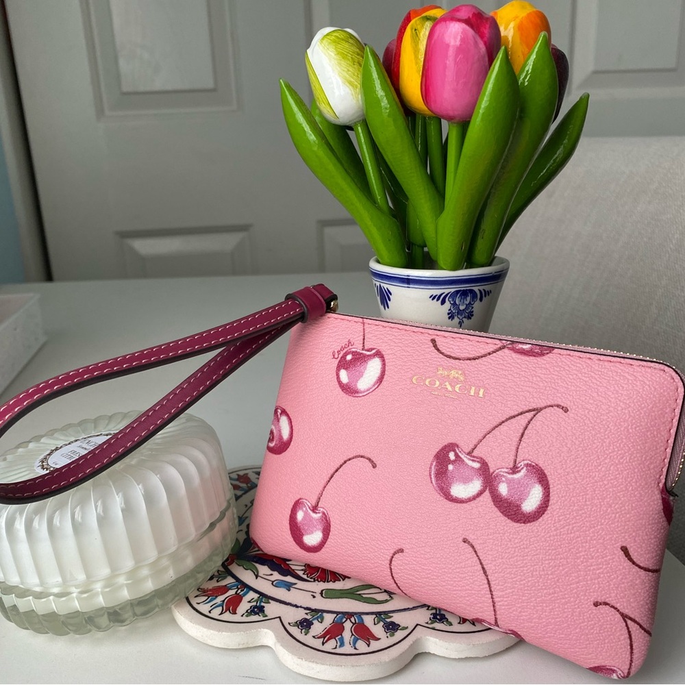 COACH NEW Limited Corner Zip Cherry Wristlet With Cherry Print Wallet Bag Purse